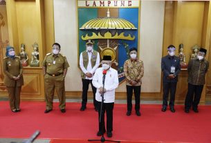 Gubernur Arinal dan Wagub Chusnunia Dampingi Kunjungan Wapres K.H. Ma'ruf Amin, Pelaksanaan Tahapan Vaksinasi di Lampung Dinilai Wapres Sangat Baik