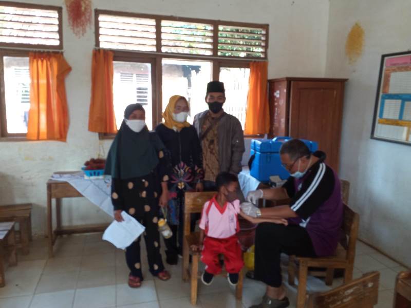 Giat vaksinasi di SDN Bandar Abung