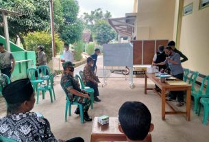 Babinsa Koramil 410-01Panjang Monitoring dan Pengamanan Pemilihan Ketua RT di Wilayah Binaan