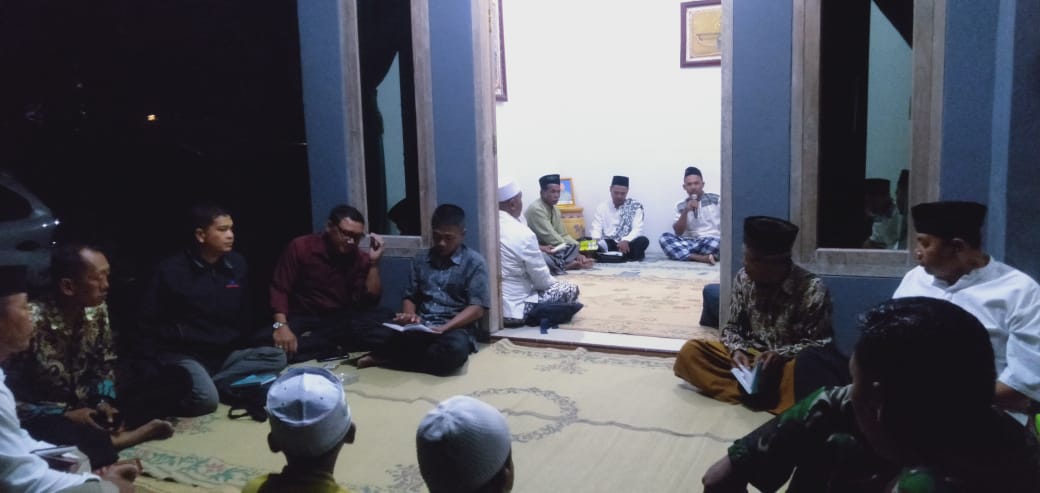 Anggota Koramil 10/Wuryantoro Ikuti Yasinan Di Rumah Almarhum Serda Sunardi