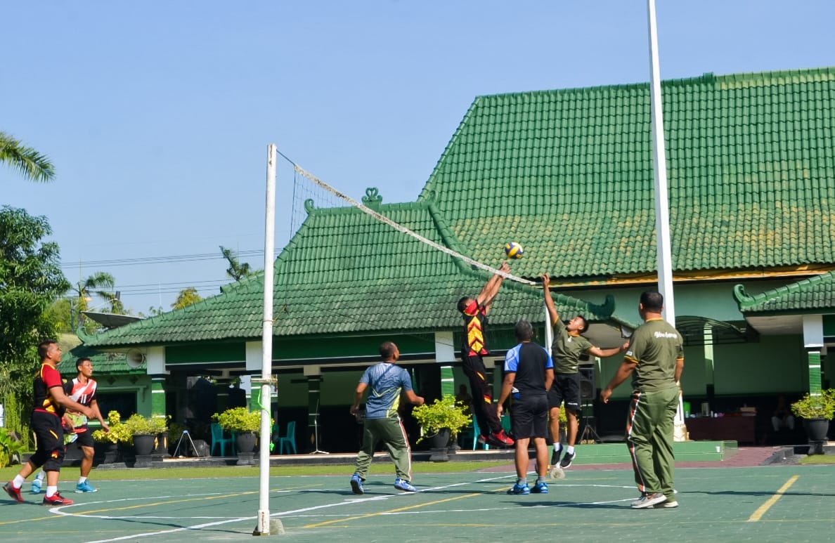 Jaga Kekompakan, TNI - Polri di Bojonegoro olahraga Bareng