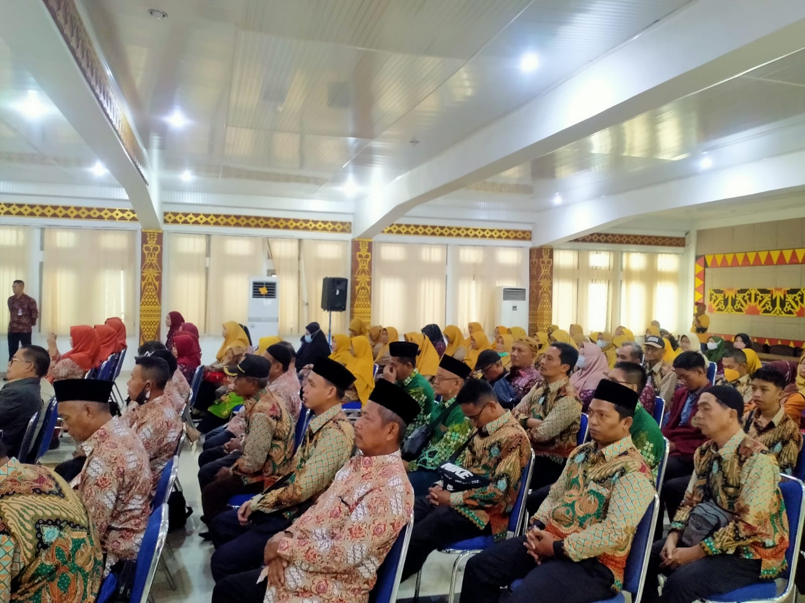 Ketua PDM dan Bupati Lampura lepas keberangkatan peserta Muktamar Muhammadiyah dan Aisyiyah ke-48