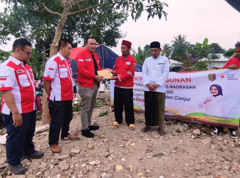 PMI Prov Lampung Serahkan Bantuan Donasi Masyarakat Lampung Untuk Warga Terdampak Gempa Cianjur
