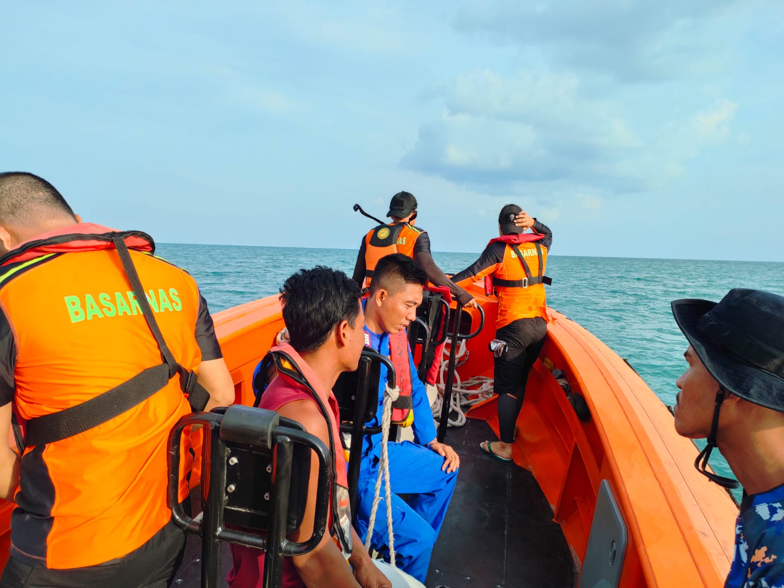 Tenggelam Saat Memperbaiki Perahu, Tim SAR Gabungan Lakukan Pencarian Surat