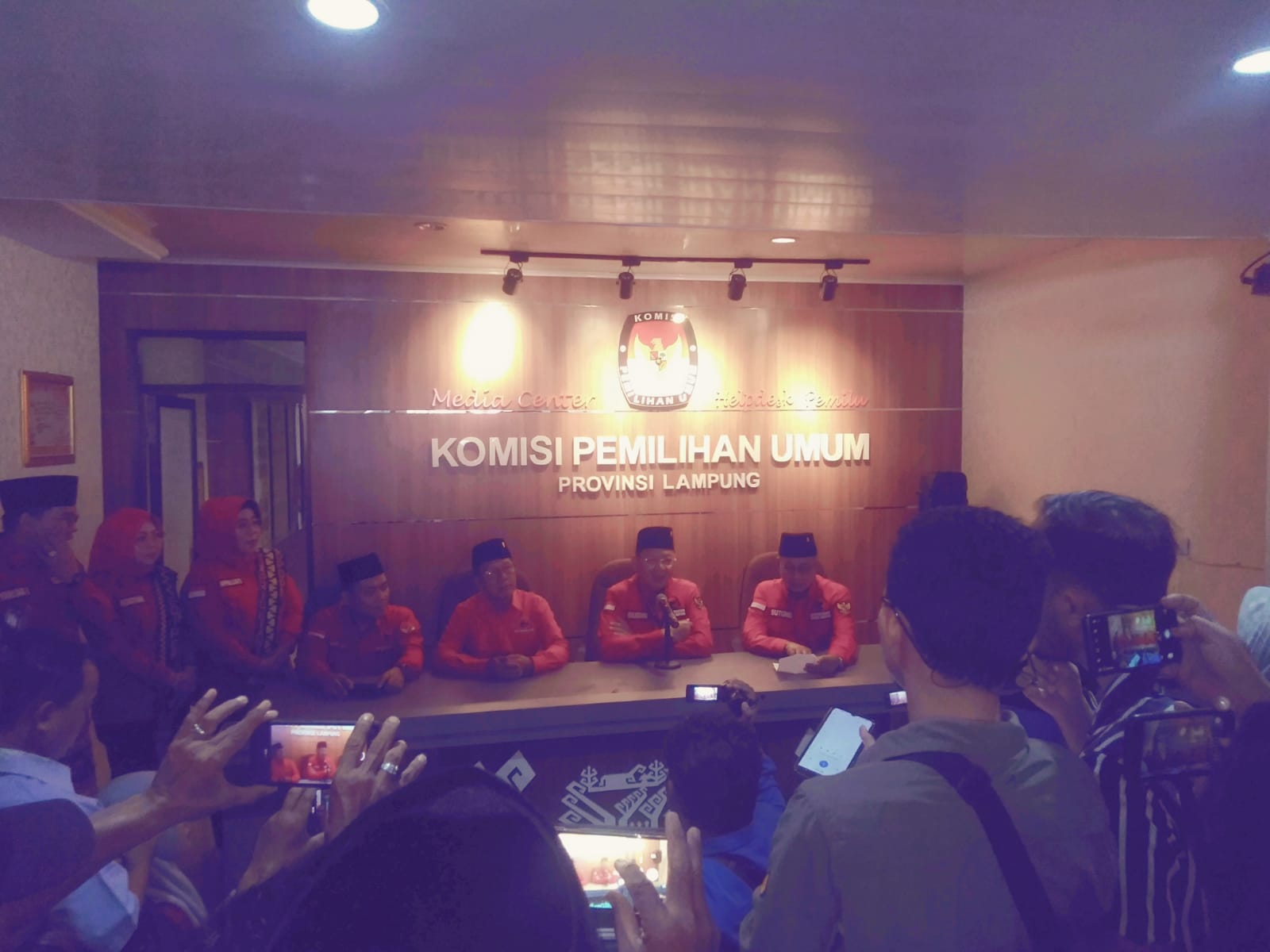 Pekik "Hattrick!" Warnai Pengajuan Bacaleg PDI Perjuangan ke KPU Lampung